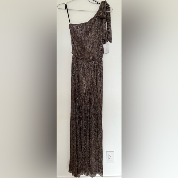 1.State NWT Metallic Copper Plisse Asymmetrical Neck Jumpsuit - Picture 4 of 5